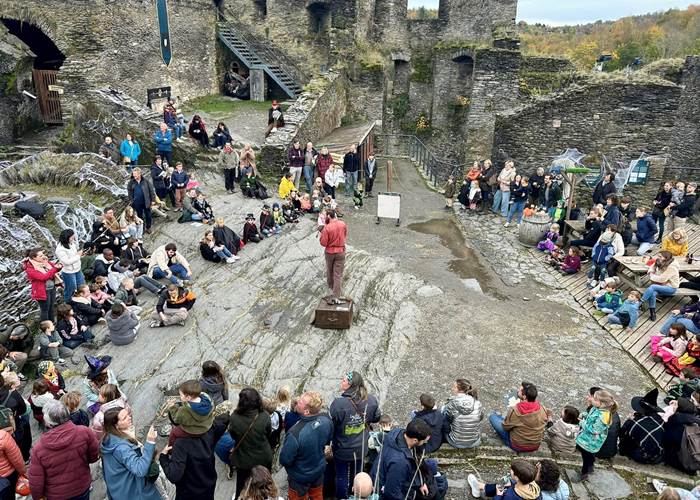 Spectacle de fauconnerie au Château féodal de La Roche-en-Ardenne
