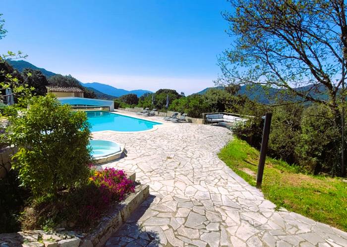 Piscine avec Vue sur le Maquis Corse / Domaine Cardu