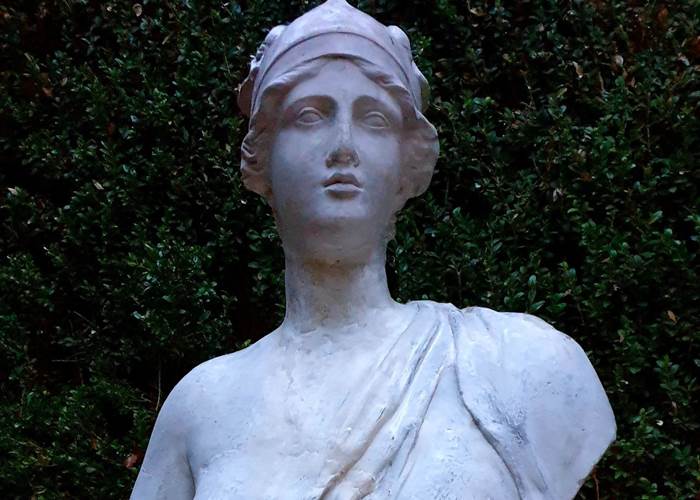 Eugénie les Bains, Détail statue du parc thermal