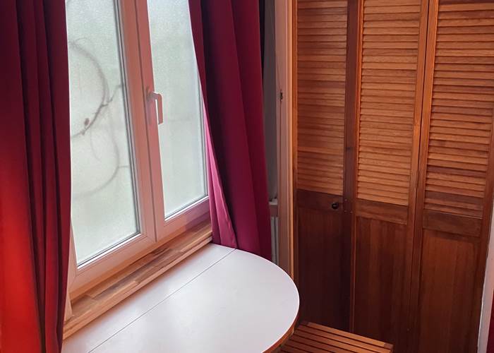 coin repas chambre rouge