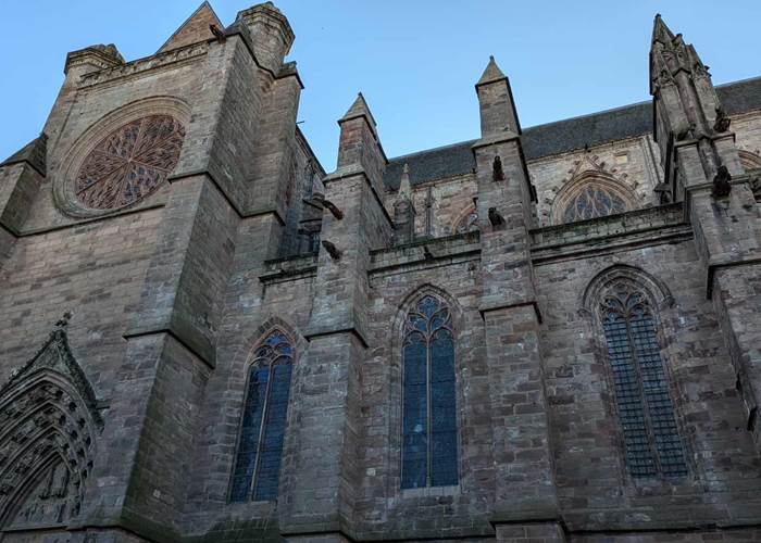 cathedrale-notre-dame-rodez-patrimoine-gothique-proche-saisonnee-chambres-hotes-aveyron.jpg
