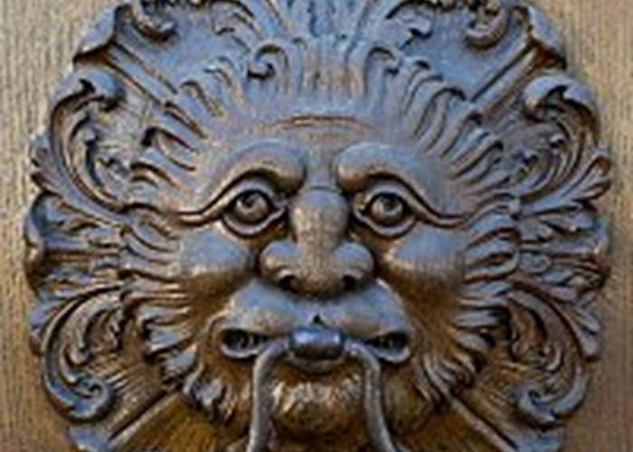 Poligny - Porte à la tête de lion