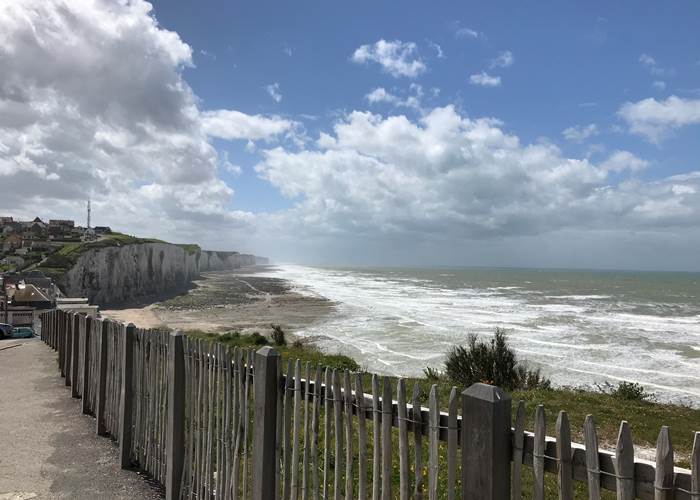Les falaises Ault Baie de Somme Gites La Baie des Remparts France