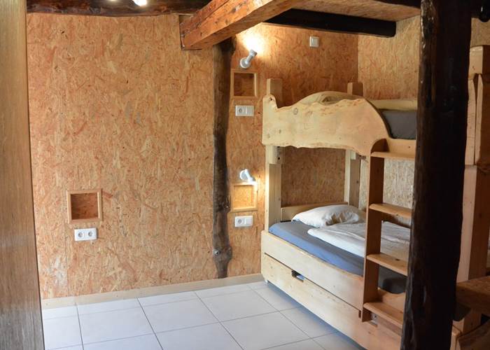 Gîte Tré le grenier - charmant gîte - Gîte le Bas - pour 5 personnes - chambre triple - lits superposés & lit tiroir