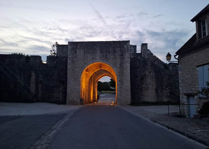 Balise : Fichier:hebergement-famille-provins-fete-medievale-2026.jpg / ALT:Gîte familial La Gare de Lurey Conflans près de Provins pour la Fête Médiévale 2026