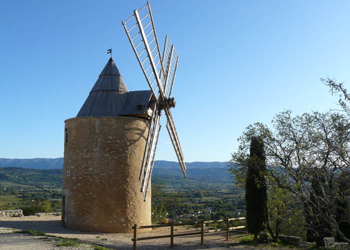 Le moulin à vent de Saint Saturnin les Apt Luberon Provence