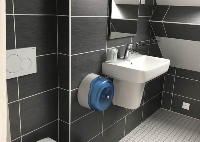 Hotel_de_la_plage_quineville_2_étoiles_salle_de_bain_rénovée