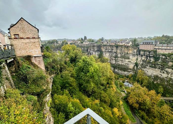 trou-de-bozouls-canyon-vue-panoramique-proche-saisonnee-chambres-hotes-aveyron.jpg