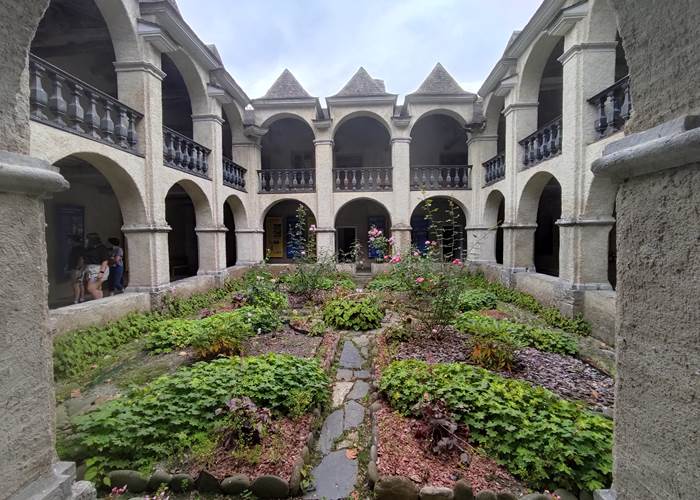 La culture dans les Pyrénées Béarnaises - Cloitre de Sarrance