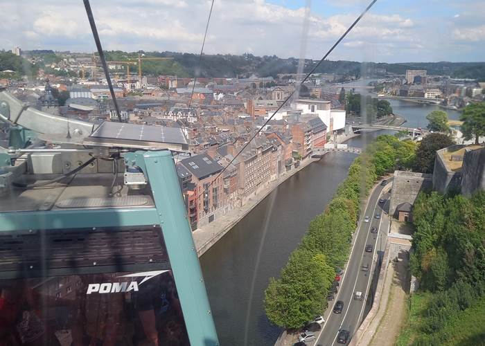 dans le téléphérique de Namur