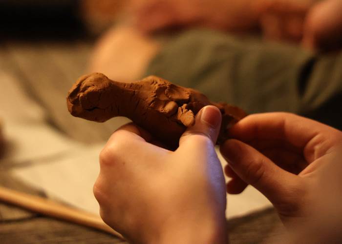 La vie quotidienne de la famille Cro-Magnon avec le musée Piage au Château de Saint-Chamarand