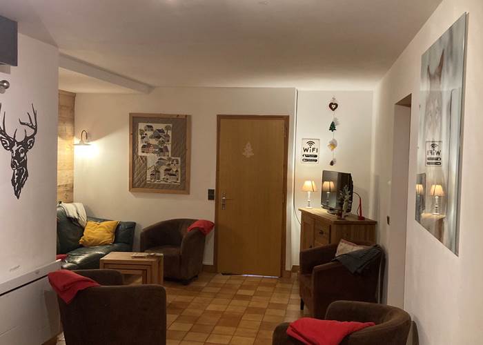 Vue salon depuis coin repas