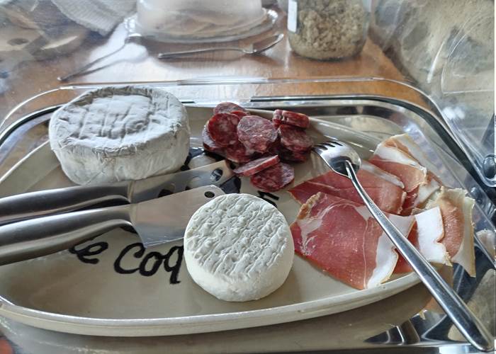 Le terroir et l'authenticité lors des petits-déjeuners à Le Coq du Nord-Mailhac