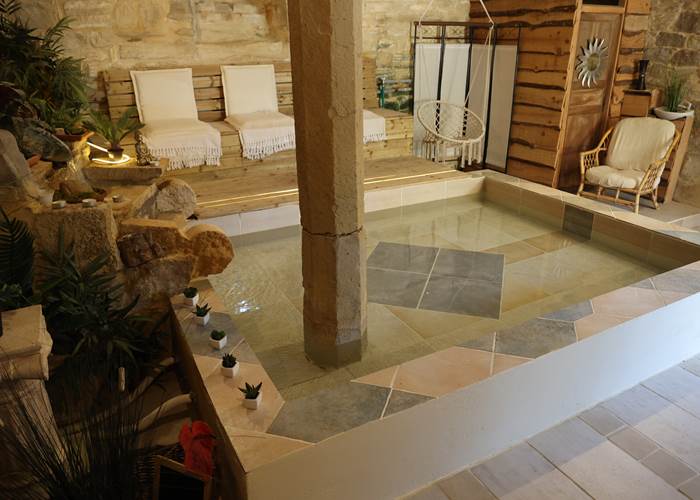 Château de Saint-Chamarand dans le Lot, bain romain et espace fraicheur