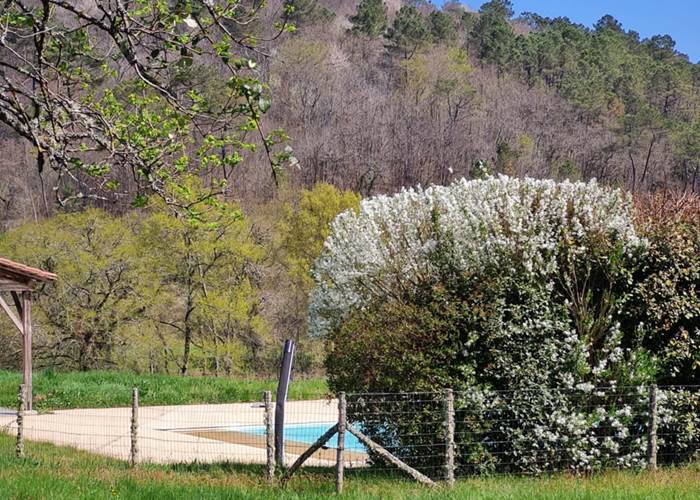 Dordogne. Le champ de l'Hoste. Printemps.