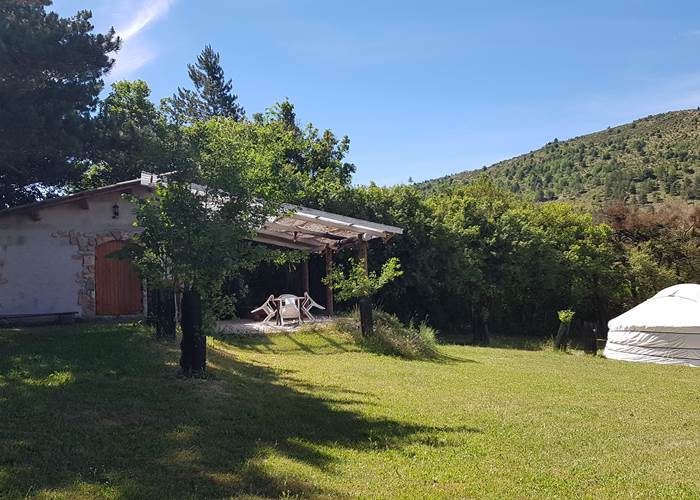 Camping, yourtes, local sanitaire