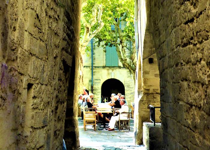 Vu sur la place aux Herbes à Uzès