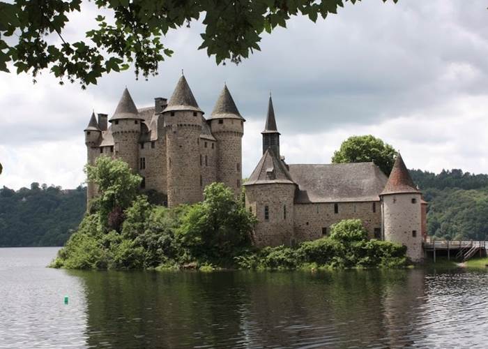 chambresdhote-chateaudeval-lieutouristique-barrage-bortlesorgues-correze