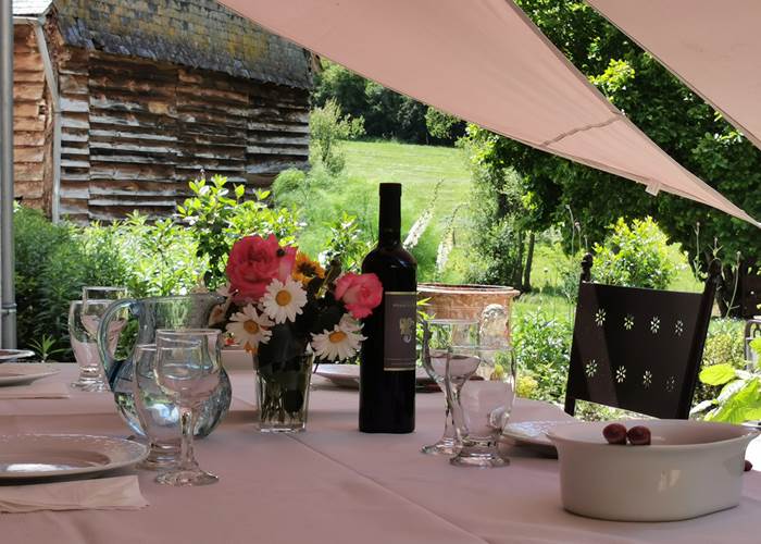 la-verrerie-divoy-annexe-diners-en-terrase
