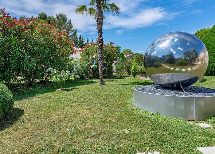 Fontaine-Jardin-Casa-Dina