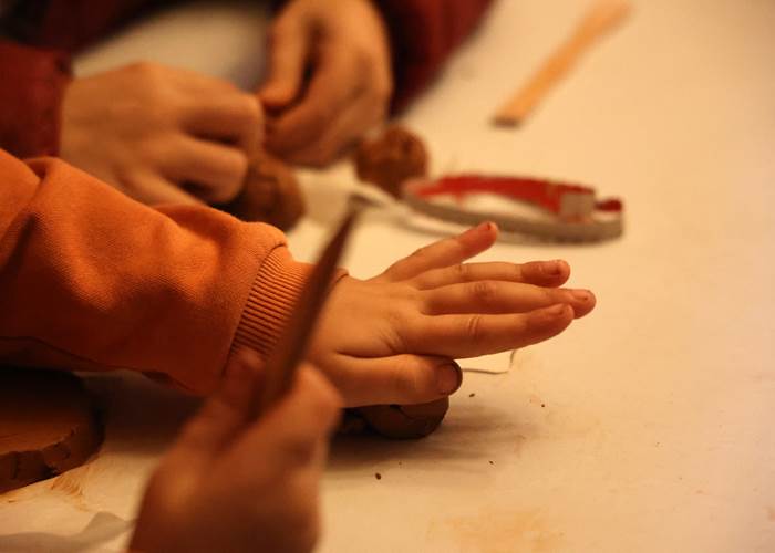 La vie quotidienne de la famille Cro-Magnon avec le musée Piage au Château de Saint-Chamarand