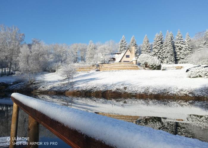 les bois de saint Auvent la maison vue de l'étang-page