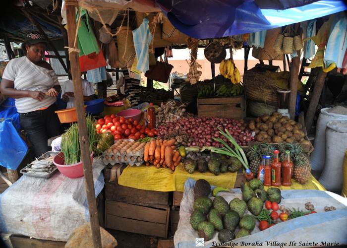 Marché d'Ambodifotatra Ile Ste Marie Madagascar 01