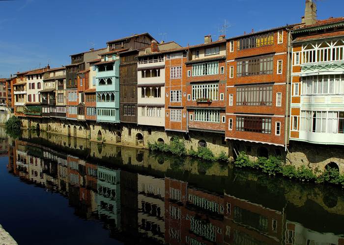Castres et ses maisons sur l'Agout
