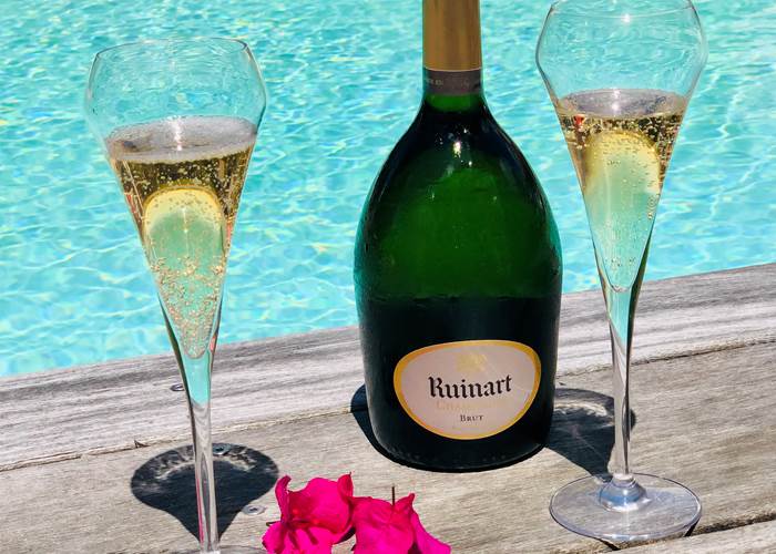 Bouteille de champagne RUINART ( en vente au bar)