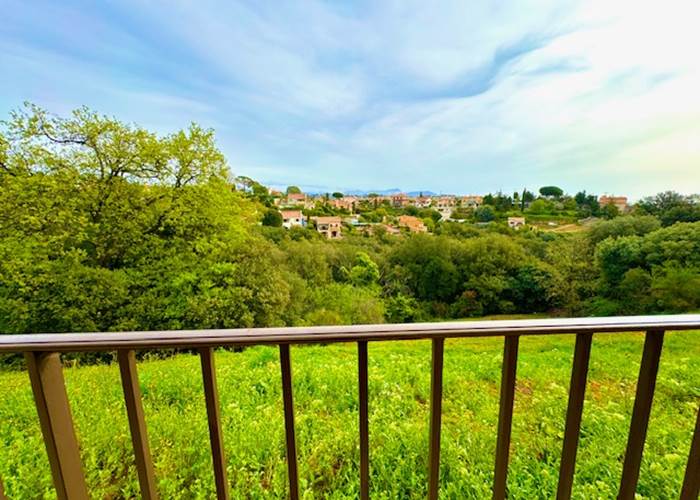 Vue imprenable sur le Vallon du Domaine Lou Bel Azur