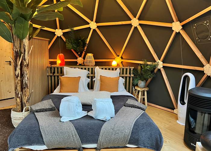 Couchage Dôme dans les bois-news