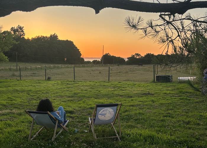 La vue depuis le jardin un soir d'été