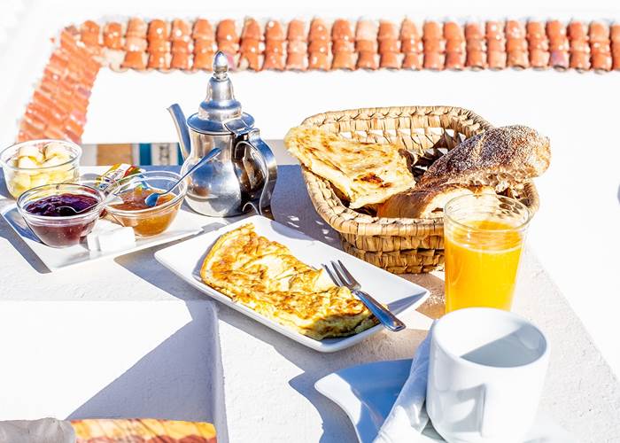 Petit déjeuner sur la terrasse