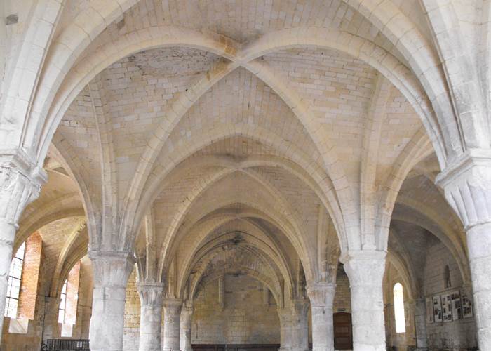 L'abbaye de Vaucelles à 2 kms