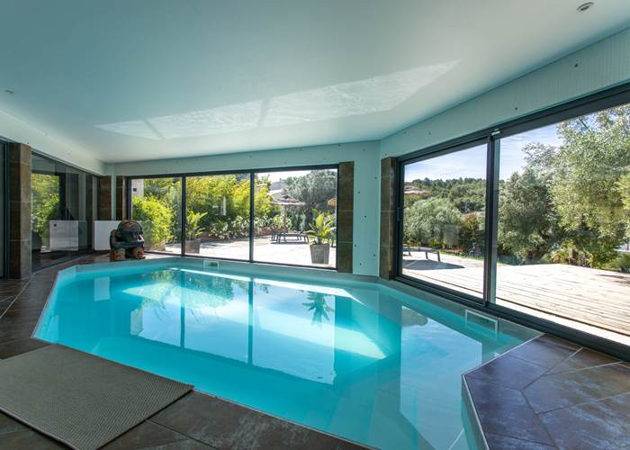 Piscine intérieure chauffée