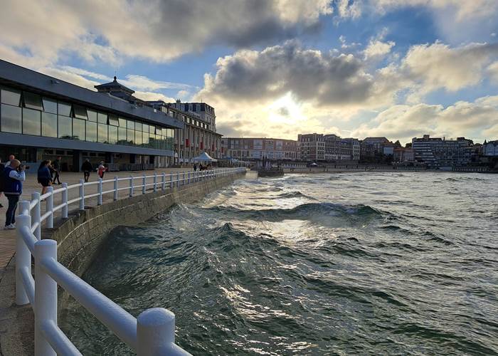 Dinard, Clos de la Fontaine, Plage de l'Ecluse à marée haute (high tide)