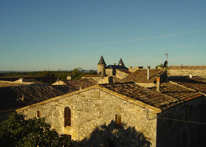 Les toits d'Aubussargues et les tours du chateau