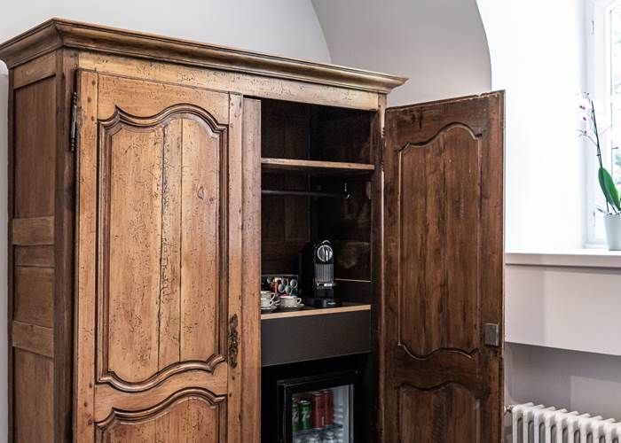 mini-bar et machine à café et thé
