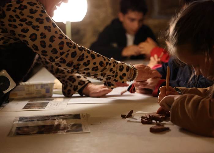 La vie quotidienne de la famille Cro-Magnon avec le musée Piage au Château de Saint-Chamarand