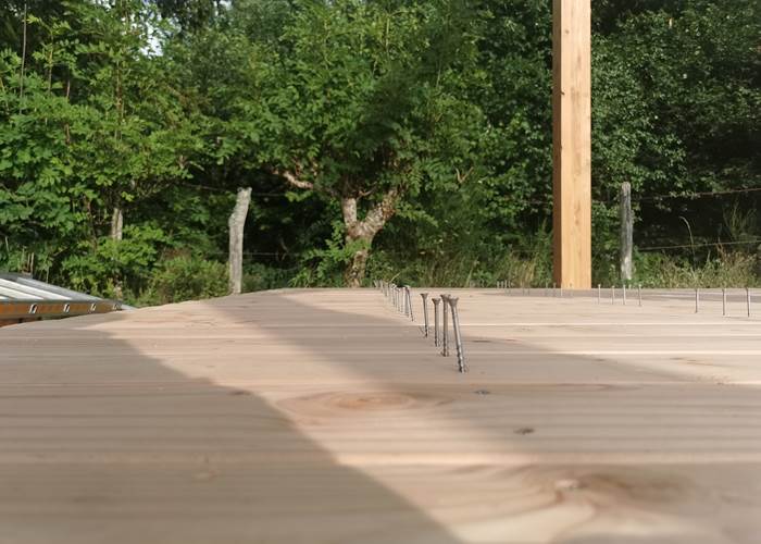 la belle terrasse en lame de douglas bombée