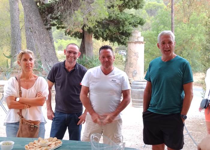 Direction les grillades du Domaine Les Tuileries avec nos hôtes