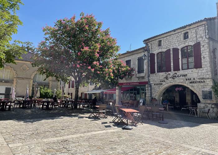Place des cornières Lauzerte