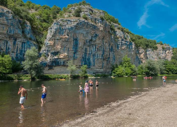 baignade_dans_la_dordogne_a_gluges_-_c_lot_tourisme_-_c