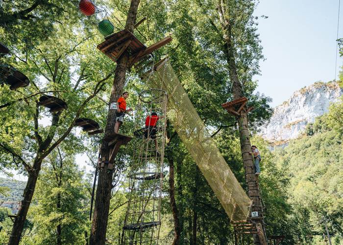 Descente dans le puit de cordes