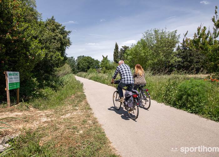 Mas-de-Martinet-voie-verte
