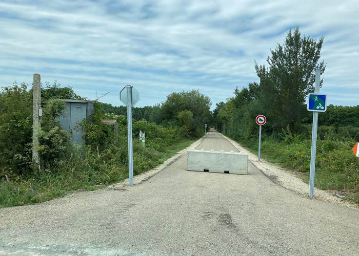 PONT ROUGE CANAL AU BOUT