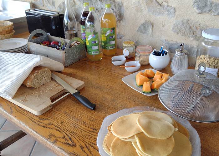 Petit déjeuner des chambres d'hôtes à Le Coq du Nord -Mailhac