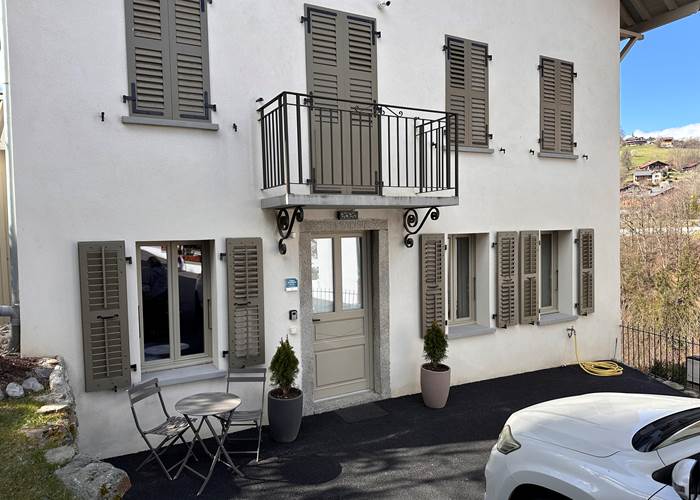Entrée appartement et parking