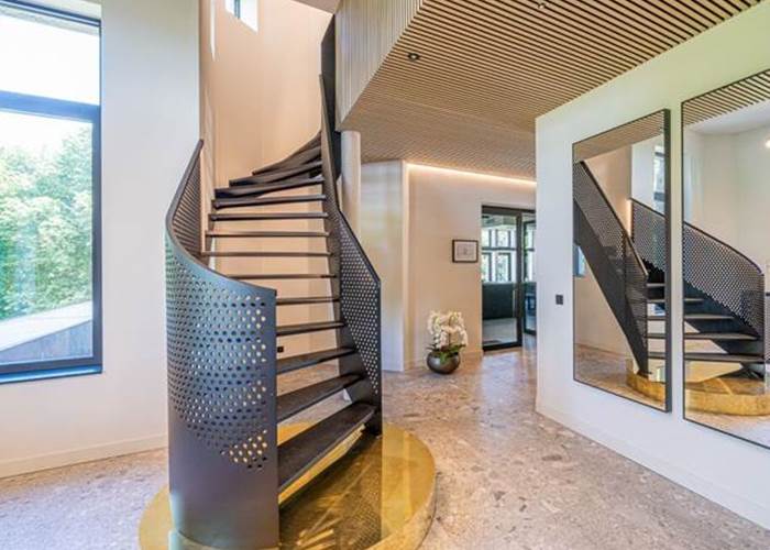 Ground floor staircase