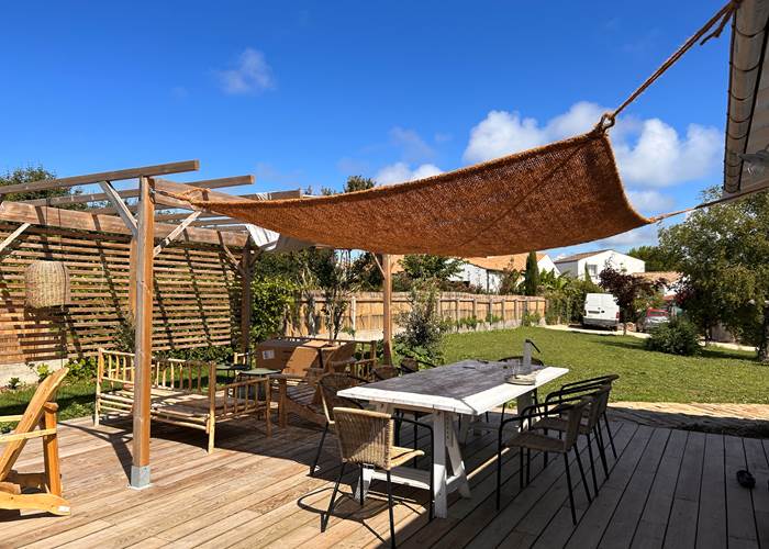 Voile en coco sur la terrasse de Maison Ginette